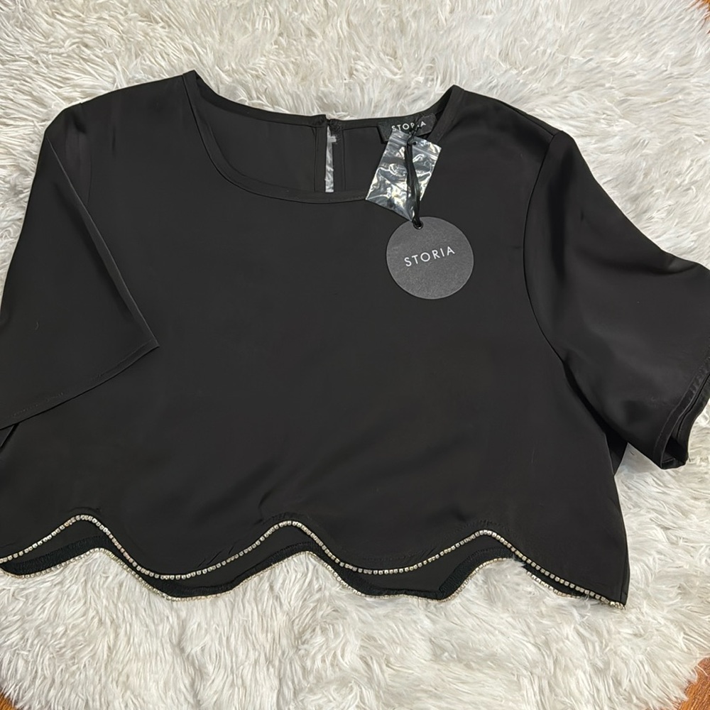 Storia- Boutique NWT cropped short-sleeved top